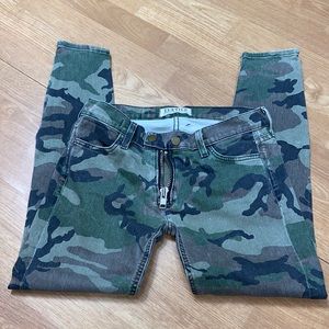 Mid rise army print denim